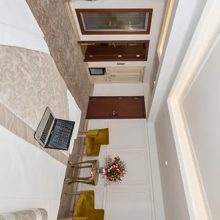 Escardin Hotel
